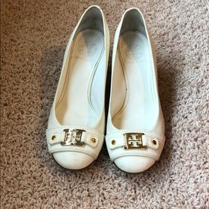 Tory Burch Natalya med wedge leather shoes.